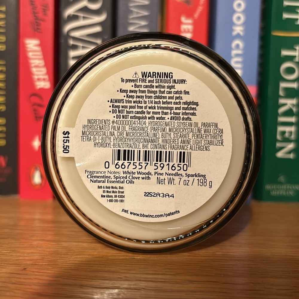 Bath & Body Works Winter Candle - Dark Green & White - Picture 2 of 2